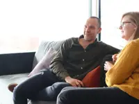 Bentax medarbejder sidder