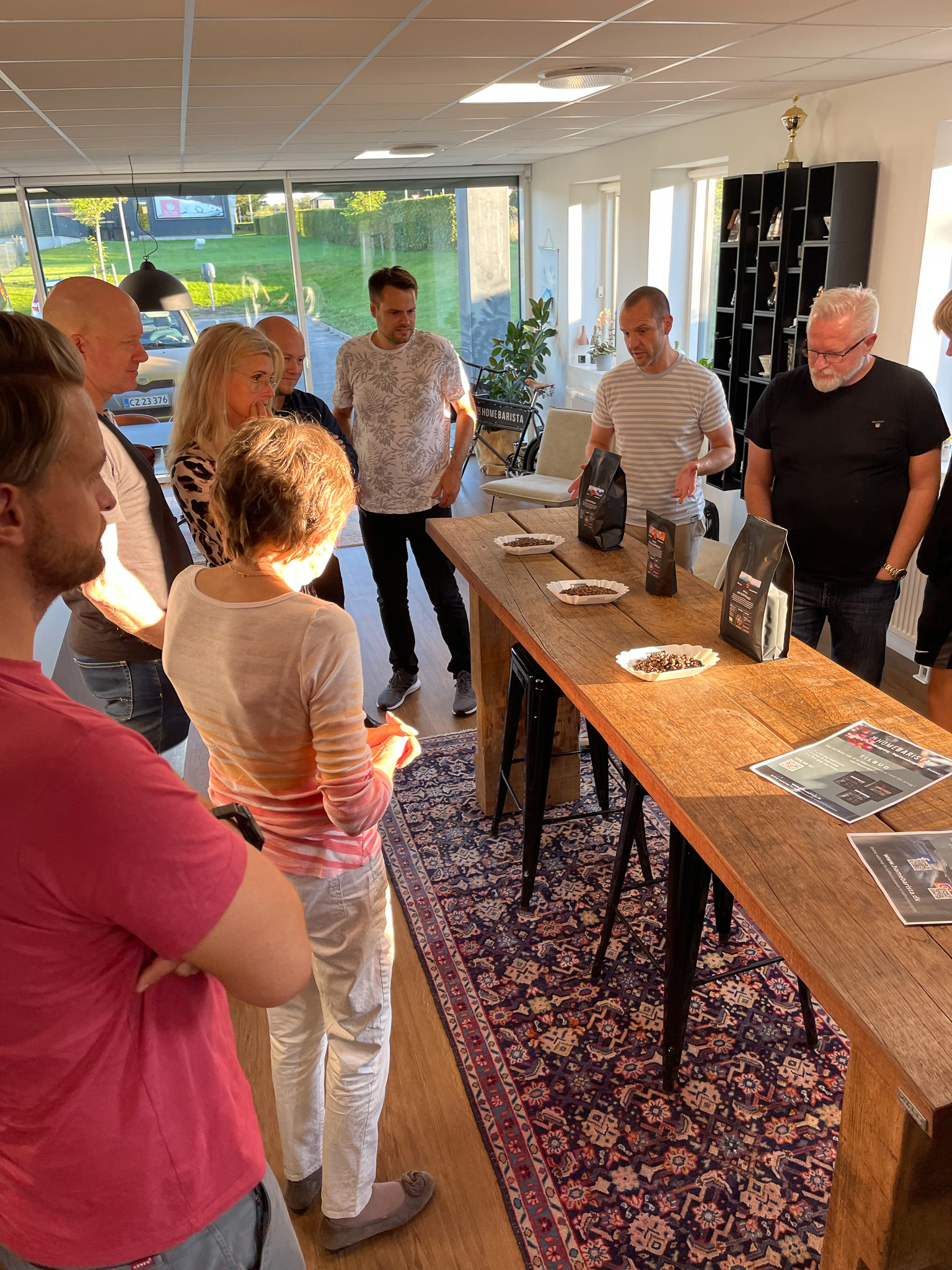 Lars underviser om ristning af kaffe og de foskellige kaffebønner