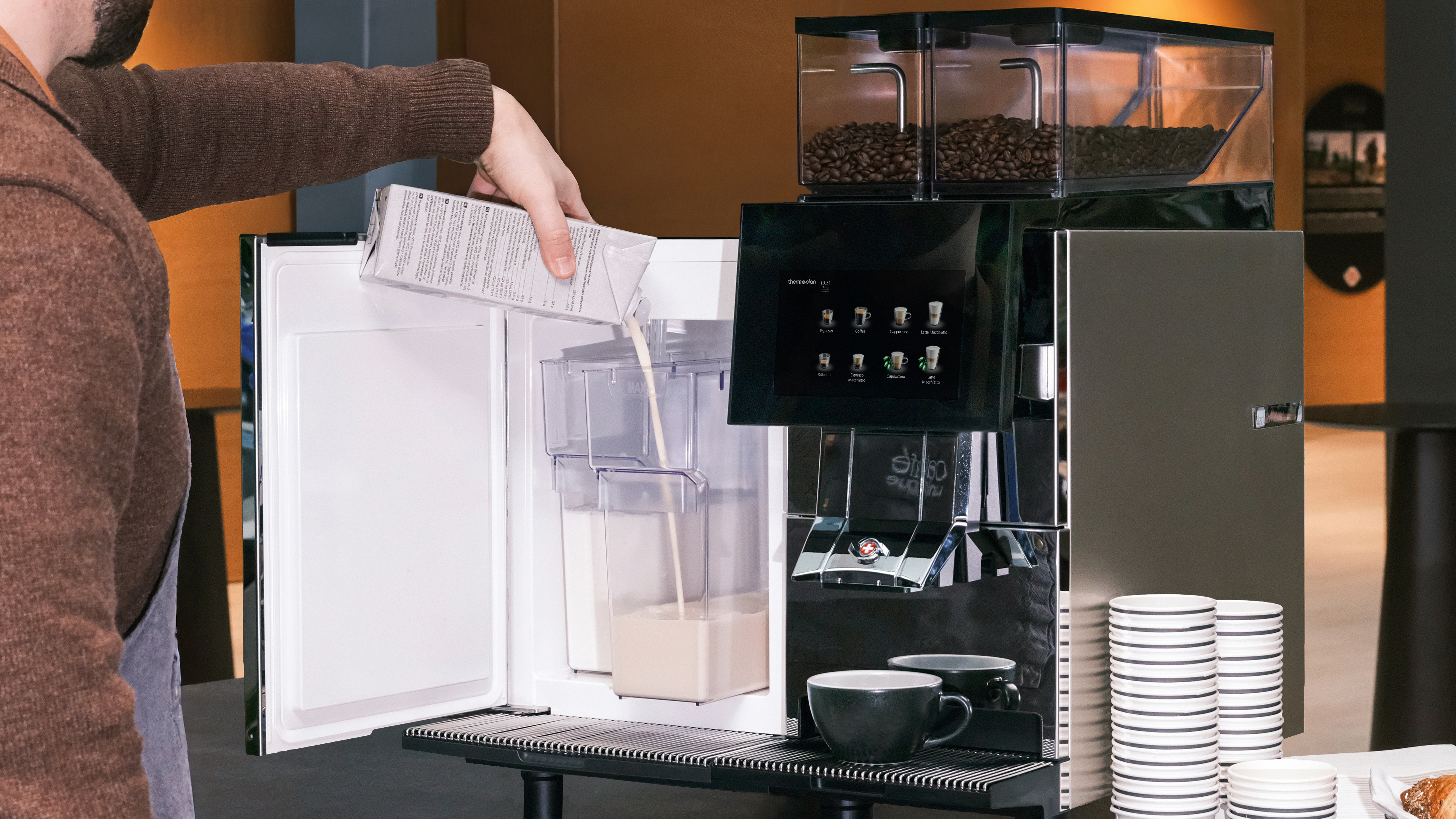 1265_BW4c_CTM_RL_Coffee Chain_crop.jpg