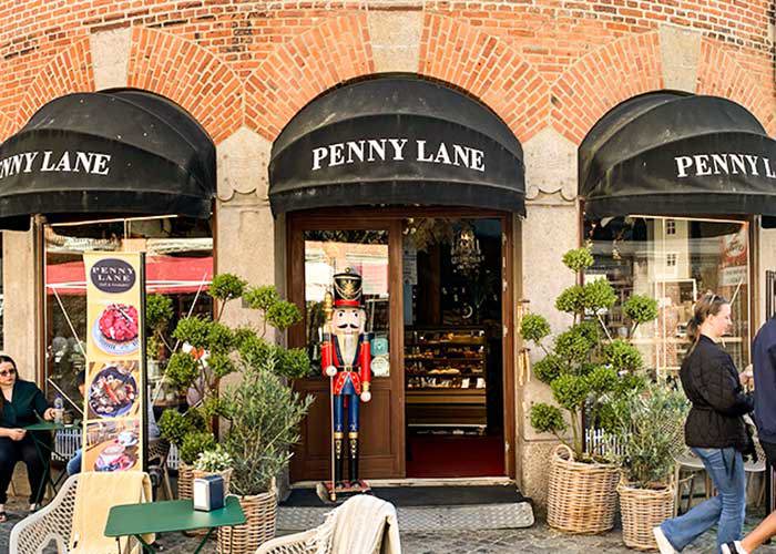 Penny Lane Cafe under jul