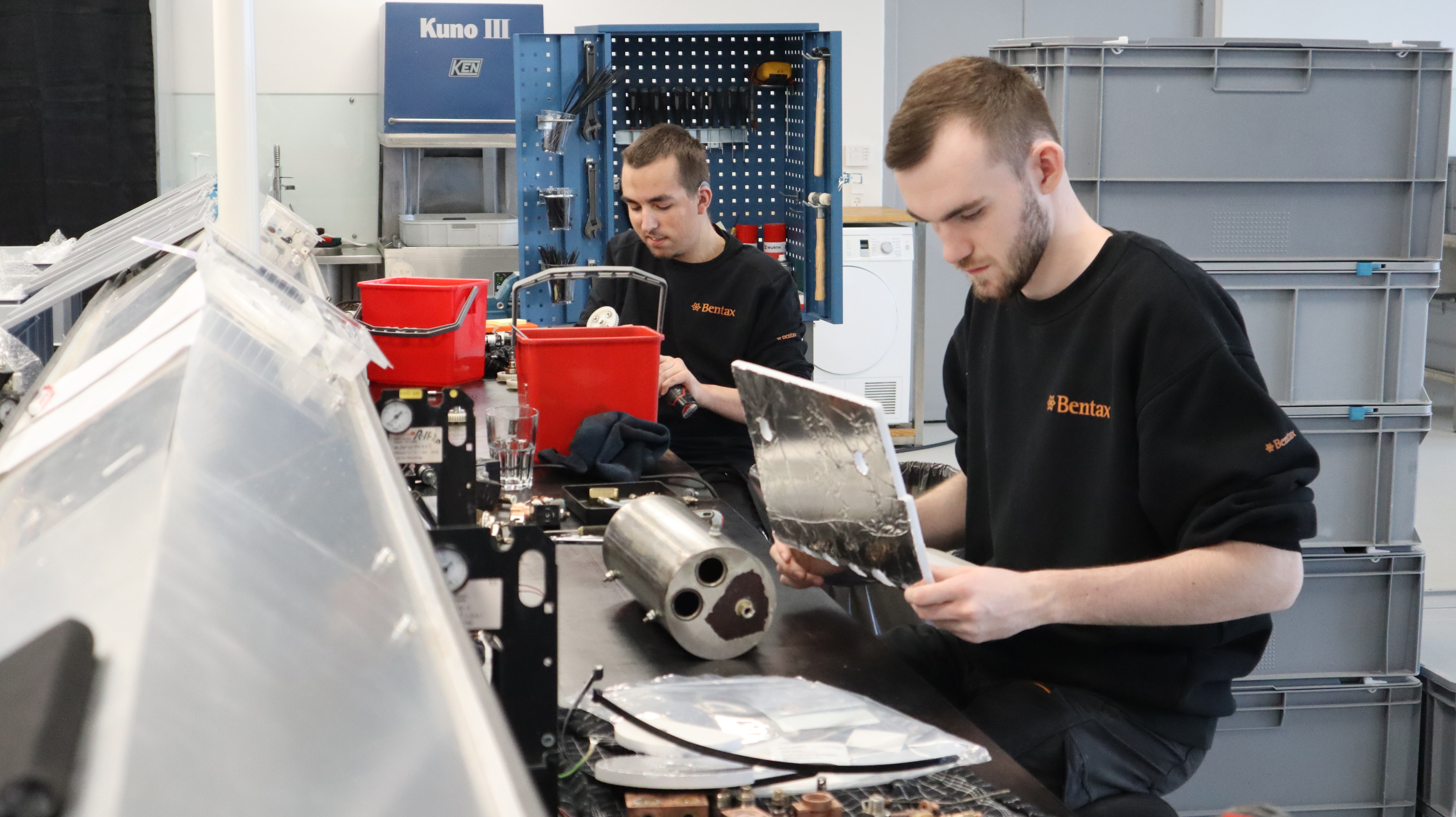 tekniker på arbejder hos Bentax